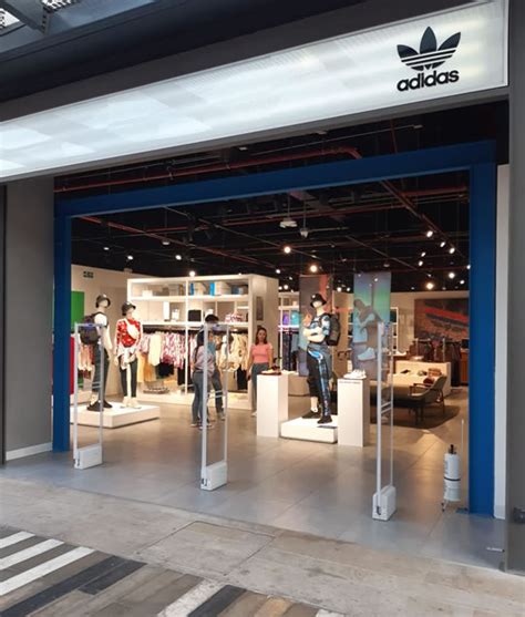 adidas Store Centro Comercial Jardin Plaza .